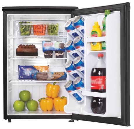 Choosing the Perfect Refrigerator for Your Hotel Room: A Guide for Hoteliers